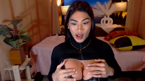 Snapshot of kiara_trans chatting on April 6, 2026, 10:49 am kiara_trans online show from April 6, 2026, 10:49 am
