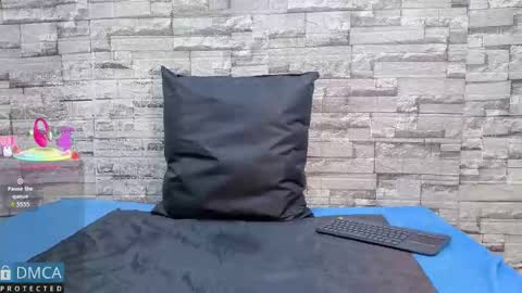 Kiara Zahiri online show from November 19, 2025, 10:59 am