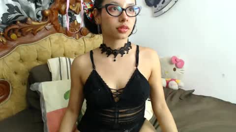 kiaralenon online show from January 6, 2025, 1:09 am