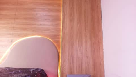 kiaralopez_ online show from April 18, 2026, 3:10 am