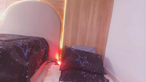 kiaralopez_ online show from April 22, 2026, 2:58 am