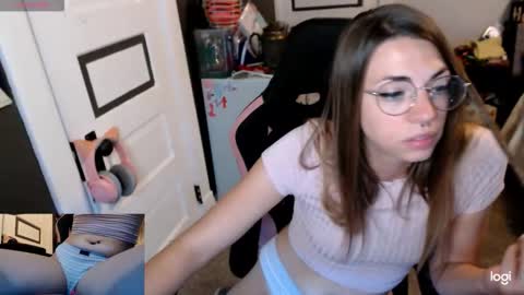 Snapshot of kierbearkisses chatting on November 12, 2025, 4:51 pm Kiersten online show from November 12, 2025, 4:51 pm