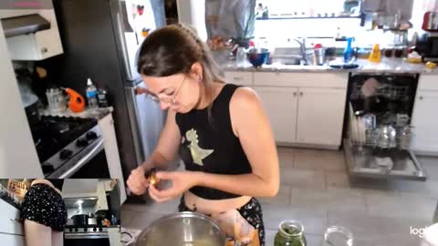 Snapshot of kierbearkisses chatting on November 20, 2025, 5:45 pm Kiersten online show from November 20, 2025, 5:45 pm