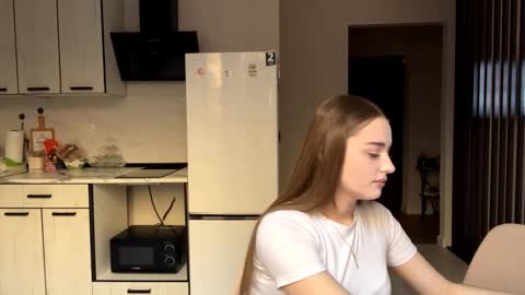 Hey theremy name is Sofi  online show from December 5, 2025, 8:45 am