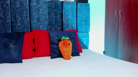 kiimowens online show from November 19, 2025, 12:05 pm