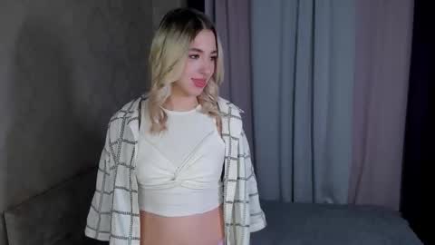 Bella online show from November 23, 2025, 3:12 pm