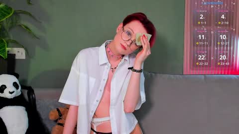 kiki_blue_eyes online show from January 15, 2025, 7:59 am