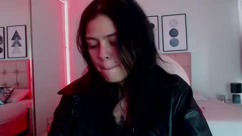 kIKI online show from January 9, 2026, 9:38 pm