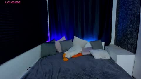 Kiki online show from December 10, 2024, 1:11 pm