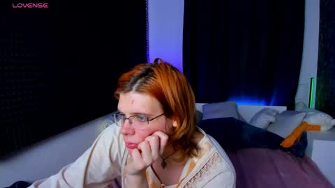 Kiki online show from December 18, 2024, 6:03 pm