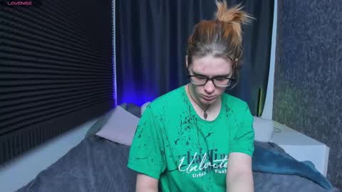 Kiki online show from February 24, 2025, 1:21 pm