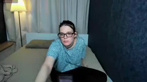 Kiki online show from March 8, 2025, 1:47 pm