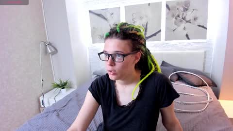 Kiki online show from September 14, 2025, 3:00 pm