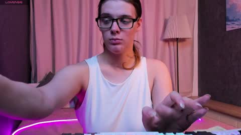 Kiki online show from April 12, 2026, 10:31 am