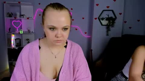 Snapshot of kiki_swan chatting on June 8, 2026, 7:14 pm kiki_swan online show from June 8, 2026, 7:14 pm