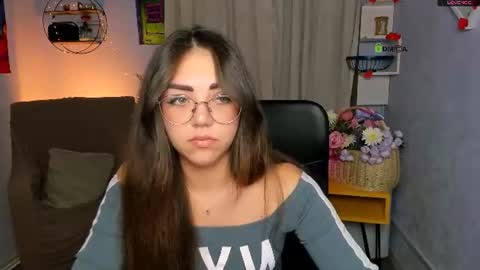 Snapshot of kiki_swan chatting on June 25, 2026, 7:18 pm kiki_swan online show from June 25, 2026, 7:18 pm