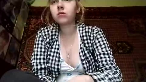 kikibang_ online show from October 28, 2025, 8:18 am