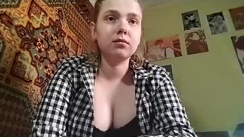 kikibang_ online show from April 27, 2026, 8:34 am