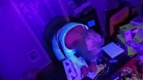 kikilovespartylights online show from December 18, 2024, 10:51 am