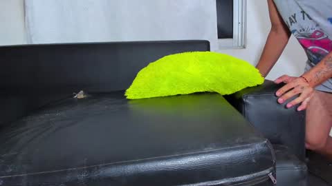 kikio_yu online show from December 12, 2024, 6:57 am