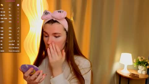 ZofiaLiya online show from December 3, 2025, 6:32 am