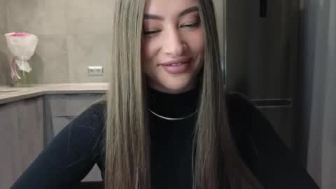 EvaAnna online show from March 4, 2025, 8:27 pm