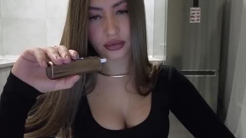 EvaAnna online show from January 18, 2026, 6:23 pm