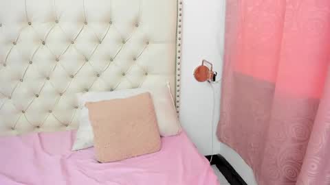 kim_eli online show from February 12, 2025, 8:18 pm