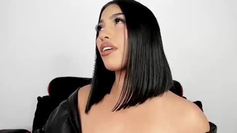 kim_mouth17 online show from July 18, 2026, 7:23 am