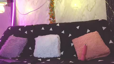 kima_20 online show from December 4, 2025, 12:42 am