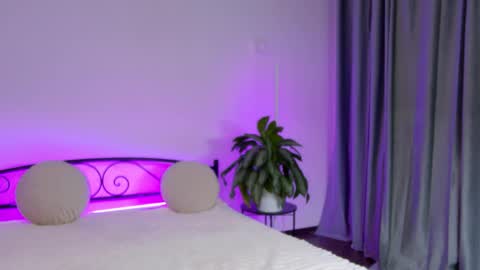 kimbeerlou online show from November 23, 2025, 2:06 pm