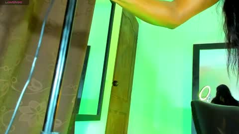 Kimberly Banks online show from April 19, 2026, 7:49 pm