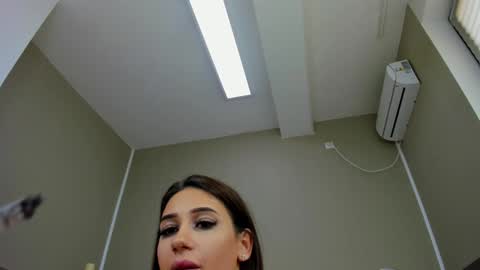 kimi_ivy online show from December 23, 2024, 11:36 am