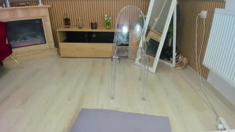 kimi_ivy online show from January 20, 2025, 7:47 am