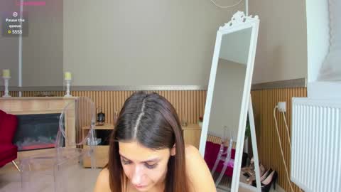 kimi_ivy online show from February 16, 2025, 5:26 am