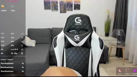 kimi_ivy online show from September 21, 2025, 4:14 am