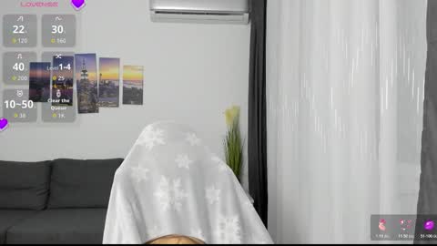 kimi_ivy online show from November 17, 2025, 5:13 am