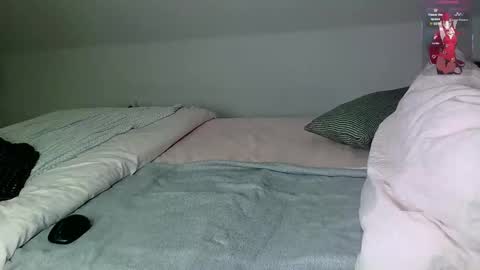     Help me reach 100 thumbs up  online show from October 28, 2025, 7:27 pm