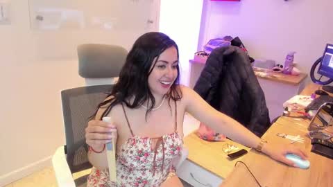 Camila online show from January 5, 2026, 5:27 pm