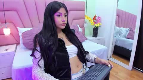 kimluna1 online show from December 22, 2025, 3:25 am