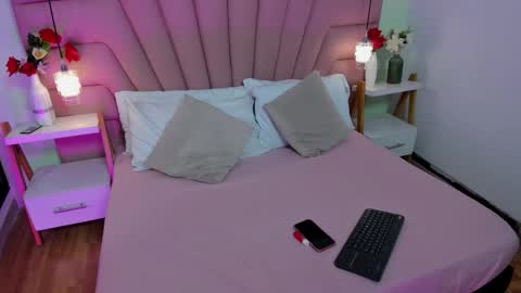 kimluna1 online show from February 6, 2026, 3:44 am