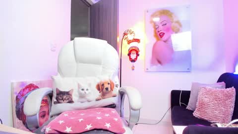 kimmberly_saenz_ online show from December 23, 2024, 10:23 pm