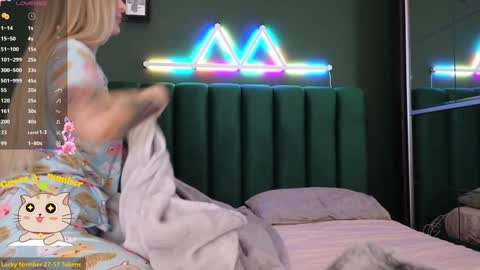 Kimmie online show from December 9, 2024, 6:25 pm