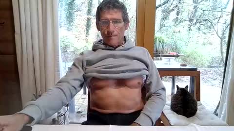 kimonoblues online show from November 25, 2025, 10:37 am