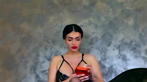Snapshot of kimwilmes chatting on May 8, 2026, 2:00 pm Kim Wilmes online show from May 8, 2026, 2:00 pm
