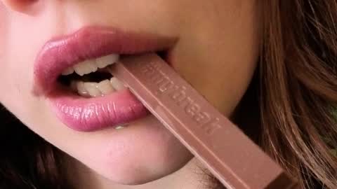 kina_ka online show from November 28, 2025, 4:37 am