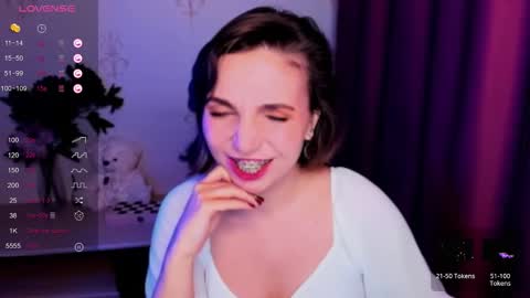 Hazel online show from November 11, 2025, 9:48 pm