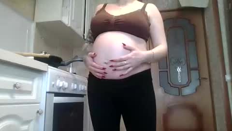 Snapshot of kindlybitch chatting on April 8, 2026, 12:38 pm fansly kindlybitch follow online show from April 8, 2026, 12:38 pm