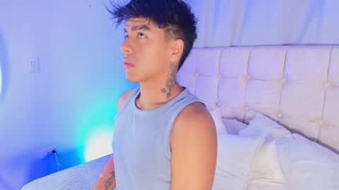 Snapshot of king_azahell chatting on May 24, 2026, 1:21 am king help me reach 100 likes online show from May 24, 2026, 1:21 am