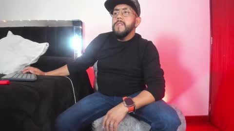 king_bear_25 online show from March 4, 2026, 2:06 am